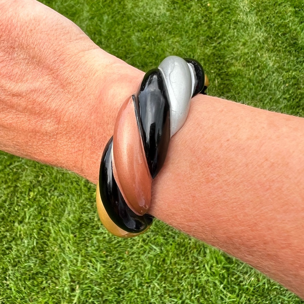 Vintage Acrylic Swirl Bangle Bracelet - Picture 5 of 12